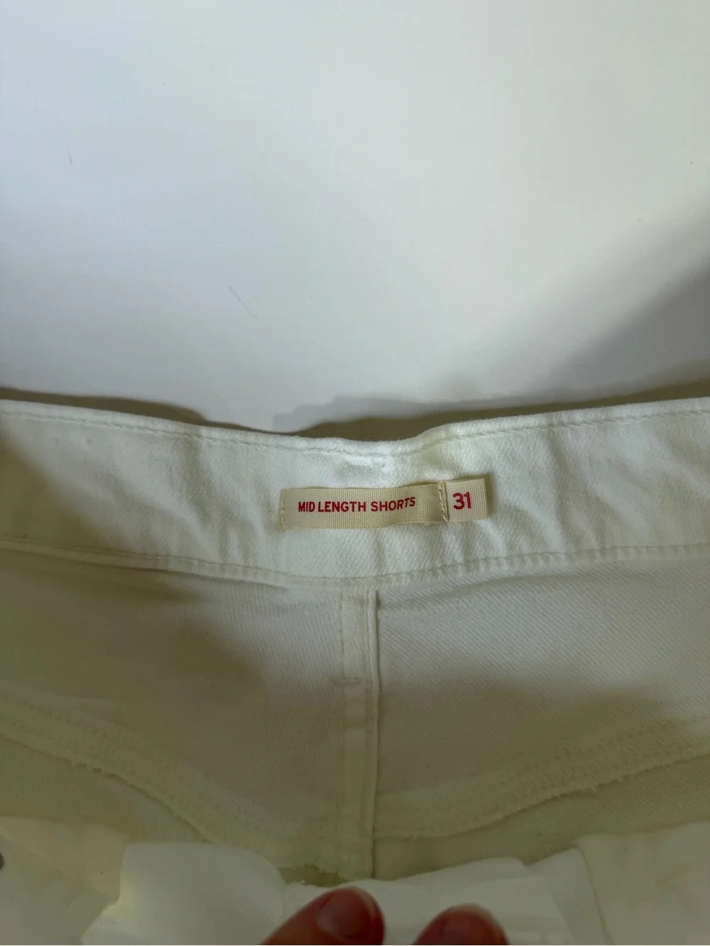 NWT 31 Levi’s Classic mid length shorts White Shorts - Picture 9 of 16